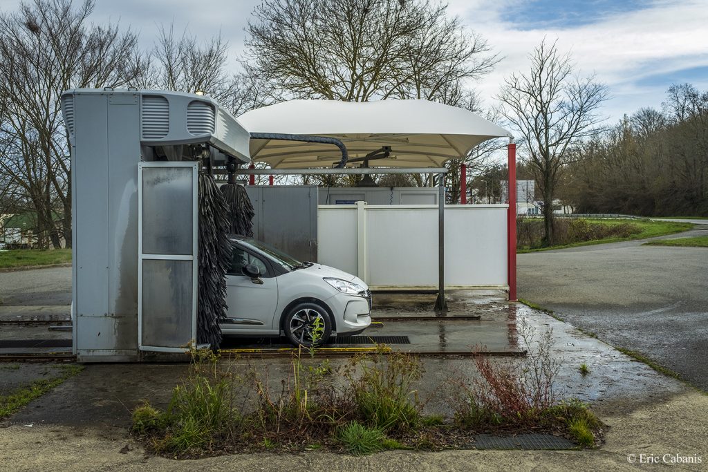 Automatic car wash near Toulouse in December 2019