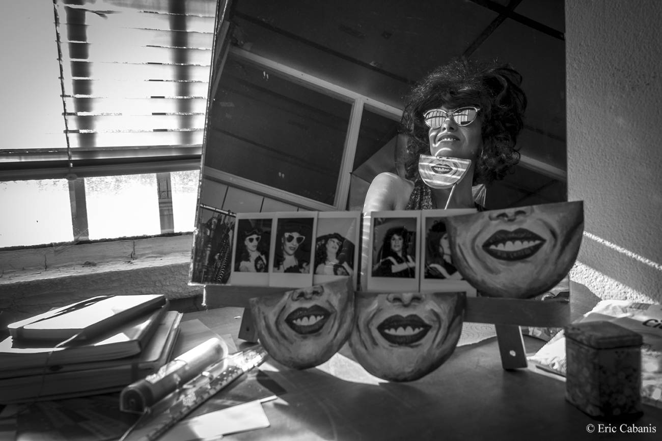 L'artiste perforeuse Sophia El Mokhtar pose dans son atelier à Toulouse, le 16 janvier 2020 Photojournalism Art Eric Cabanis