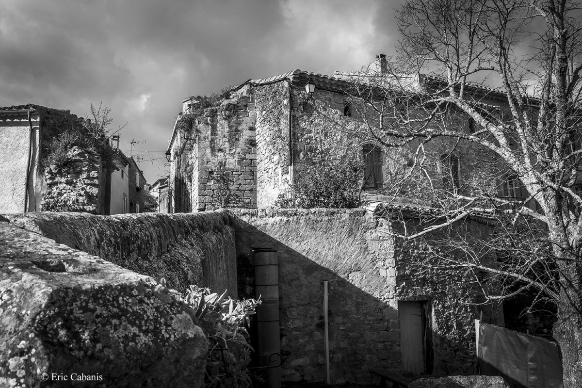 Vue du village de Laurac en Occitanie en mars 2020