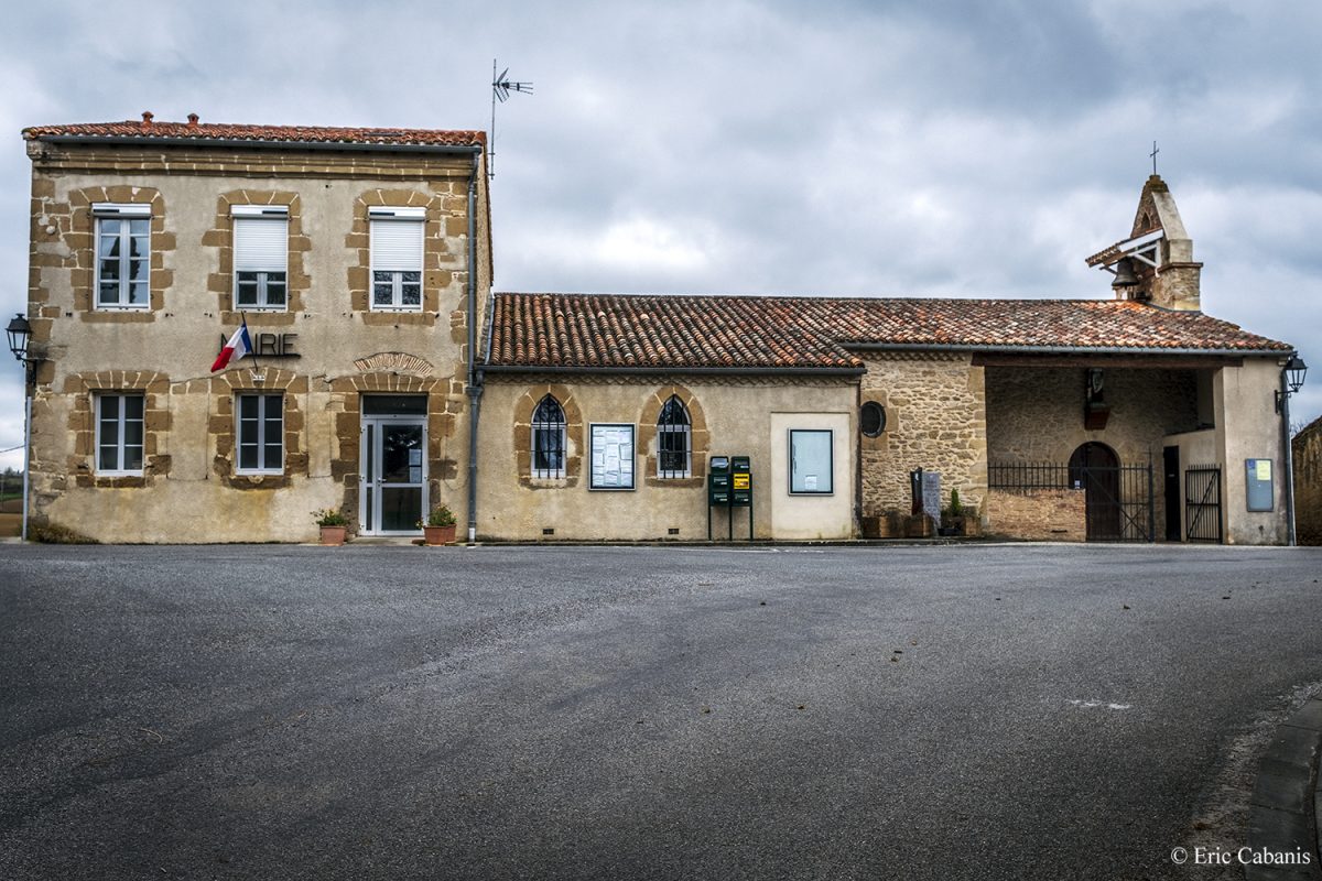 Mairie et église du village de Rieumajou près de Toulouse, le 12 mars 2020 Town hall and church of the village of Rieumajou near Toulouse, March 12, 2020 Photojournalism Eric cabanis