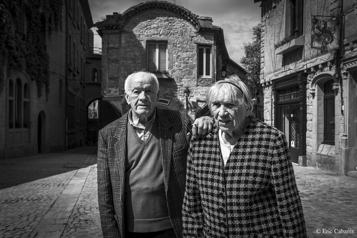 Anne-Marie et Léon posent, le 15 mai 2020, dans la cité médiévale de Carcassonne où ils habitent Anne-Marie and Léon pose on May 15, 2020, in the medieval city of Carcassonne, where they live Photojournalism Eric Cabanis