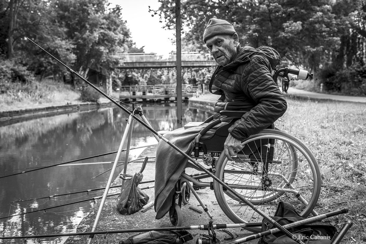 Roland fishes every day at the lock of Ayguesvives. He lives about fifteen kilometers away, his wife comes to drop him off. On May 16, 2020, I asked him if he agreed to let me take some pictures of him. Photojournalism Eric cabanis
