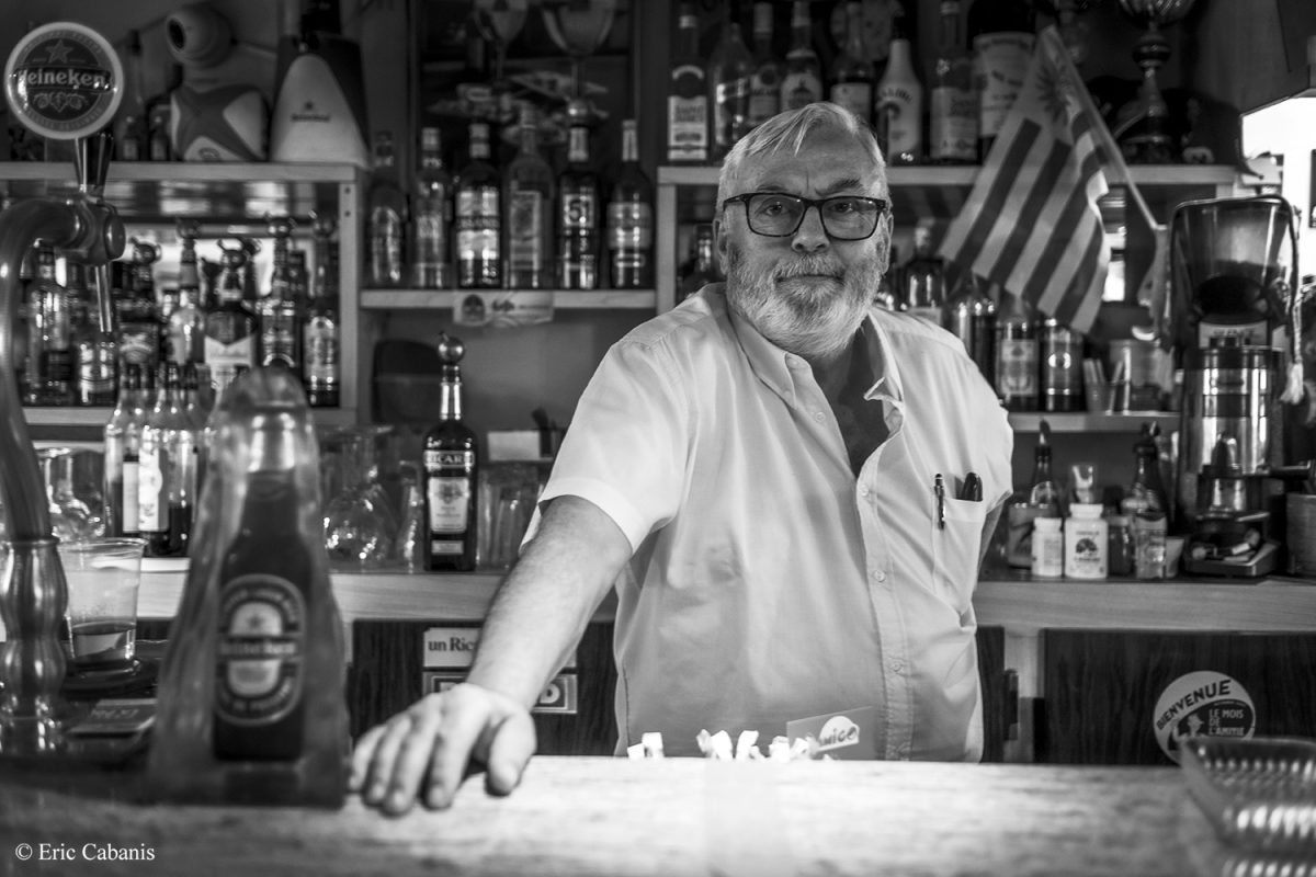 Christian le patron du bar-restaurant-gite "le Grilladou" à Labastide d'Anjou, le 13 juin 2020