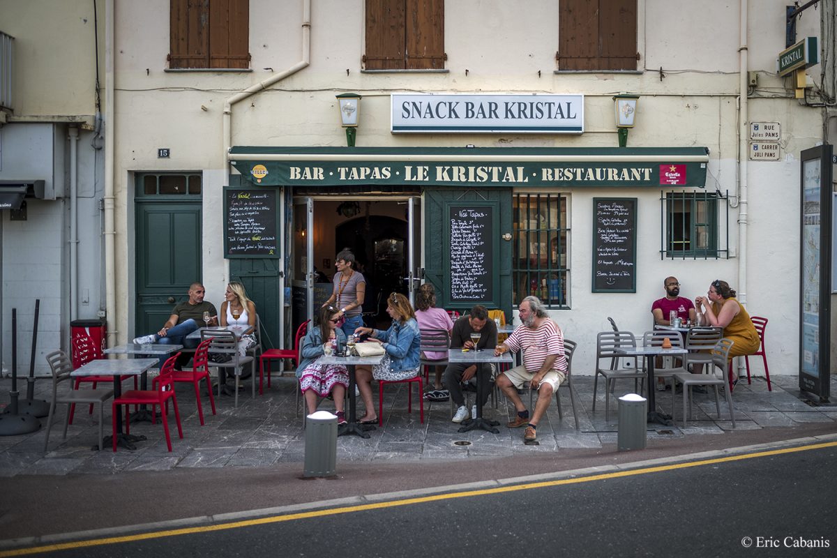 Bar le Kristal à Port-Vendres le 26 juin 2020 Eric Cabanis Photojournaliste