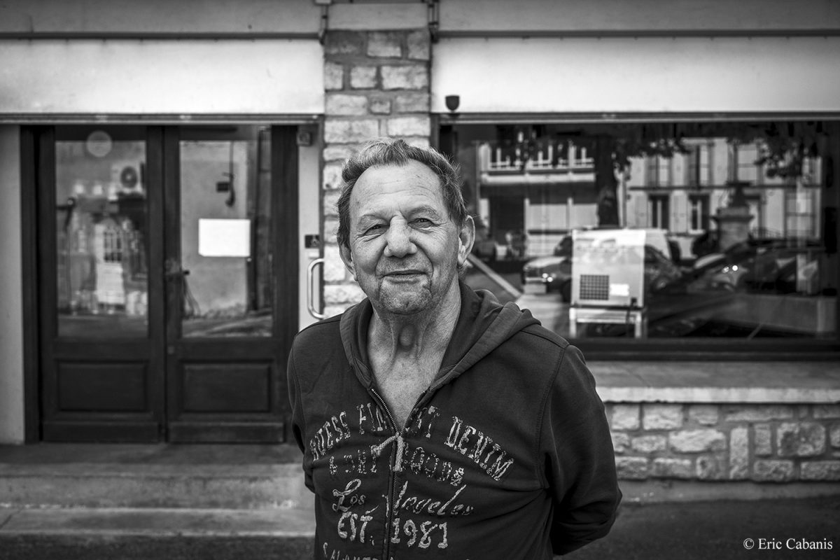 Guy dans une rue du village de Villespy dans l'Aude, le 3 juillet 2020 Guy in a street in the village of Villespy in the Aude, 3 July 2020 Eric CABANIS Photojournalism