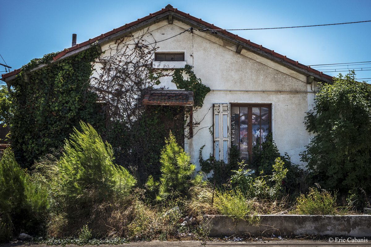 Deserted house at Capendu on the former Route nationale 113, 5 juillet 2020 Eric Cabanis Photojournaliste