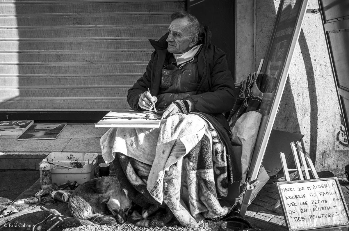 Painter in a street, downtown Clermont-Ferrand, January 29, 2021 Eric Cabanis Photographer